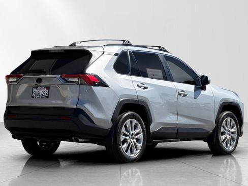 Used 2025 Toyota RAV4 XLE Premium image 4