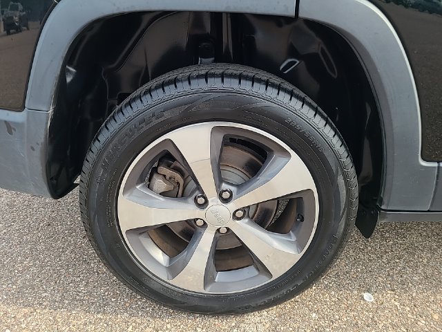 Used 2019 Jeep Cherokee Limited FWD image 30