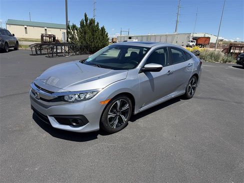 Used 2017 Honda Civic Touring image 4
