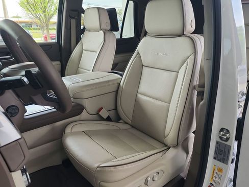 Certified 2025 GMC Yukon Denali w/ Denali Reserve Package AWD/4WD image 20