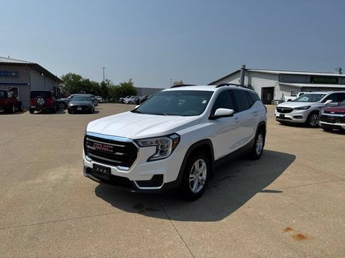 Used 2022 GMC Terrain SLE w/ Driver Convenience Package AWD/4WD image 3