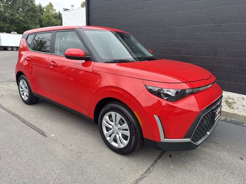 Used 2023 Kia Soul LX image 4