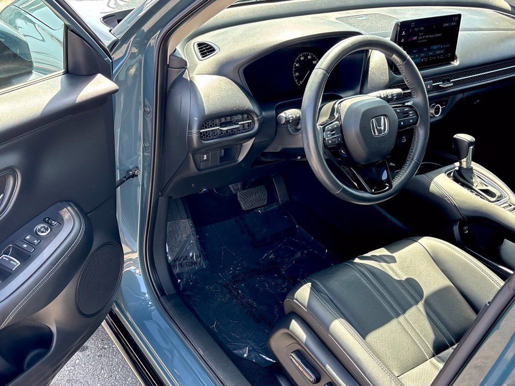 Used 2025 Honda HR-V EX-L image 8