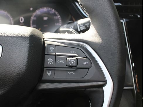 New 2025 Jeep Grand Cherokee Laredo X w/ Luxury Tech Group I image 15