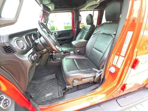Used 2019 Jeep Wrangler Unlimited Sahara w/ Dual Top Group AWD/4WD image 14
