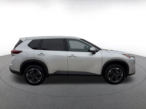 Used 2025 Nissan Rogue SV image 16