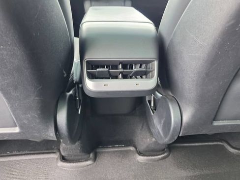 Used 2024 Tesla Model Y Long Range AWD/4WD image 36