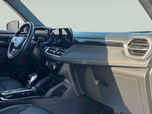 Used 2025 Chevrolet TrailBlazer ACTIV w/ Driver Confidence Package image 35