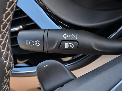 Certified 2021 Buick Envision Avenir FWD image 28