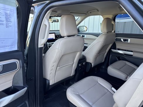 Used 2022 Ford Explorer XLT w/ Equipment Group 202A image 27