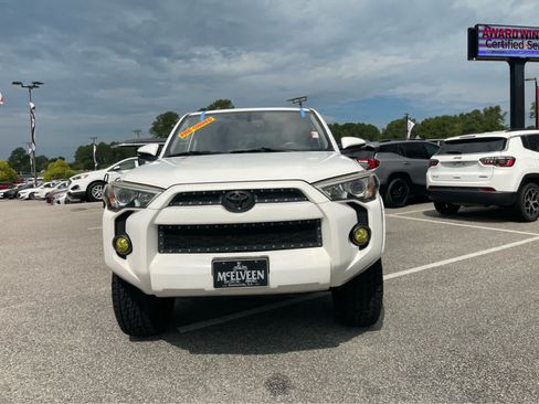 Used 2015 Toyota 4Runner SR5 Premium AWD/4WD image 2
