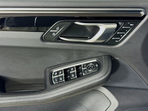 Certified 2023 Porsche Macan AWD/4WD image 11