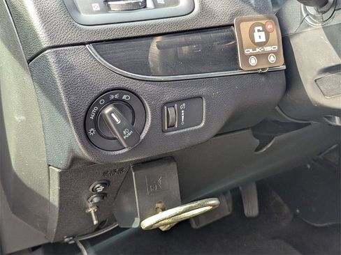 Used 2016 Dodge Grand Caravan SXT image 13