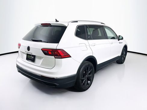 Used 2024 Volkswagen Tiguan SE image 9