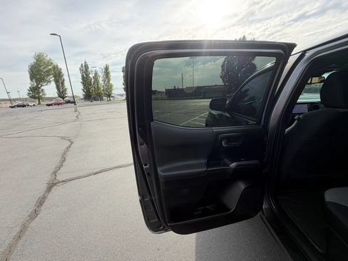 Used 2021 Toyota Tacoma TRD Off-Road w/ Technology Package AWD/4WD image 35