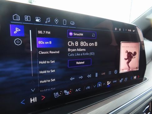 Certified 2025 Chevrolet Suburban Premier image 21