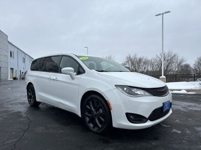 Used 2020 Chrysler Pacifica Touring w/ S Appearance Package