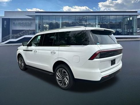 New 2026 Lincoln Navigator Premiere AWD/4WD image 5