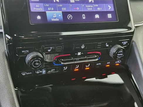 Used 2023 Jeep Grand Cherokee Altitude AWD/4WD image 18