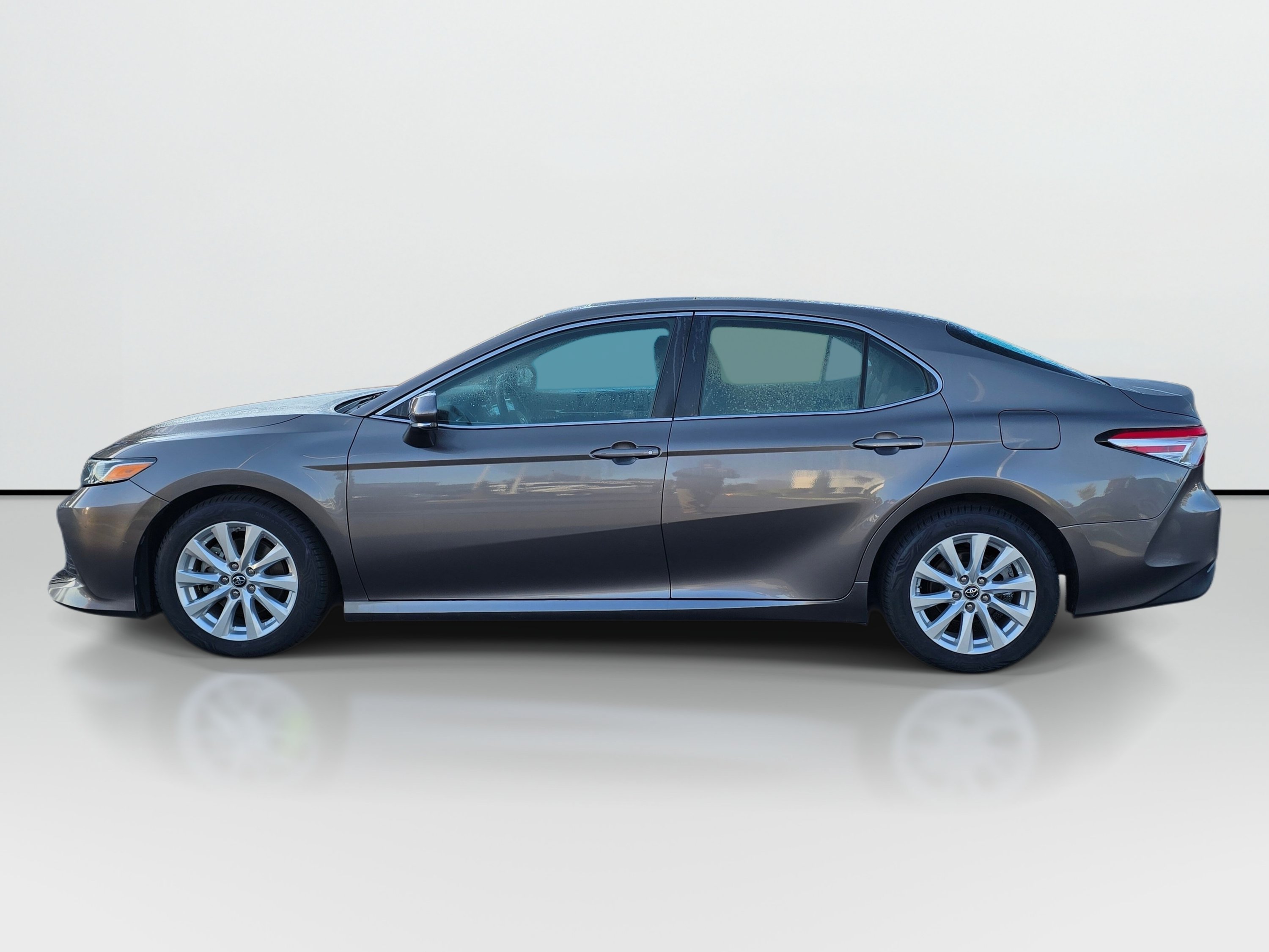 Used 2018 Toyota Camry LE w/ Moonroof Package FWD image 3