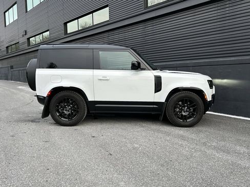 Used 2024 Land Rover Defender 90 X-Dynamic SE image 11