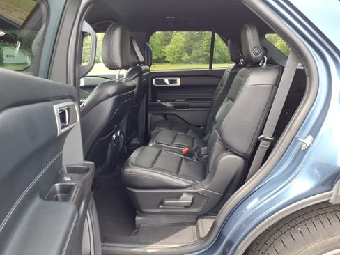 Used 2020 Ford Explorer XLT w/ Equipment Group 202A AWD/4WD image 11
