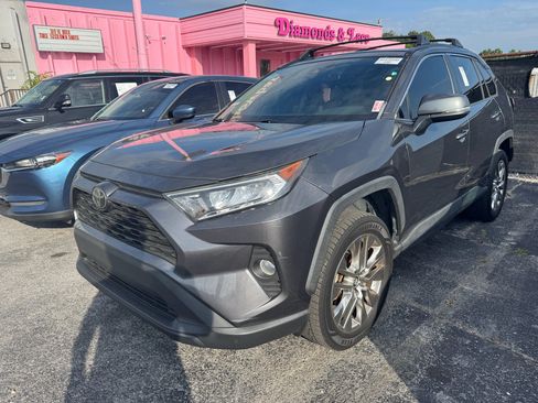 Used 2019 Toyota RAV4 XLE Premium FWD image 1