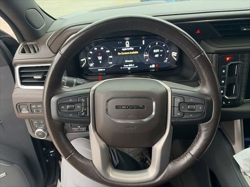 Used 2022 GMC Yukon XL Denali w/ Denali Premium Package image 21