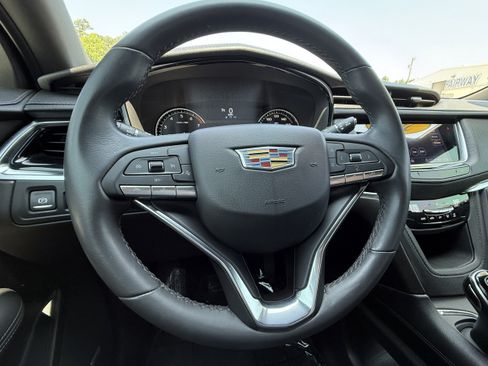 Used 2024 Cadillac XT6 Luxury FWD image 13