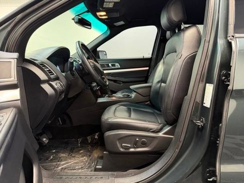 Used 2016 Ford Explorer XLT w/ Equipment Group 202A FWD image 12