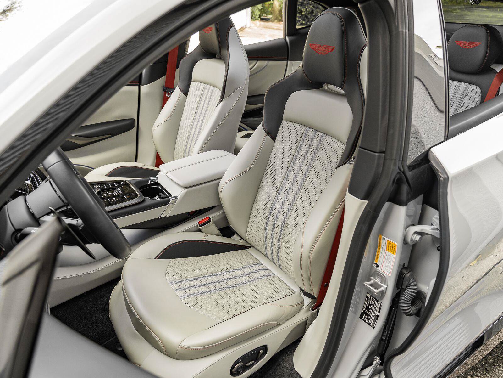 Used 2025 Aston Martin DBX 707 AWD/4WD image 14