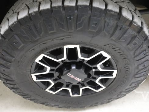 Used 2025 GMC Sierra 2500 AT4X AWD/4WD image 32