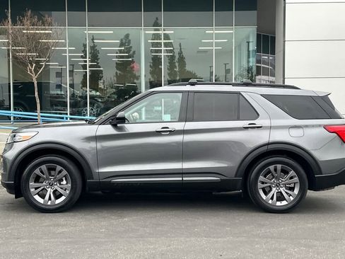 Certified 2022 Ford Explorer XLT w/ Equipment Group 202A image 6