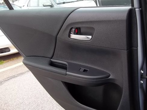 Used 2017 Honda Accord LX image 13