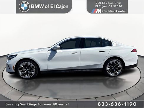 Used 2025 BMW 530i xDrive w/ Premium Package image 8