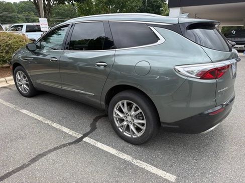 Used 2022 Buick Enclave Premium w/ Experience Buick Package FWD image 2