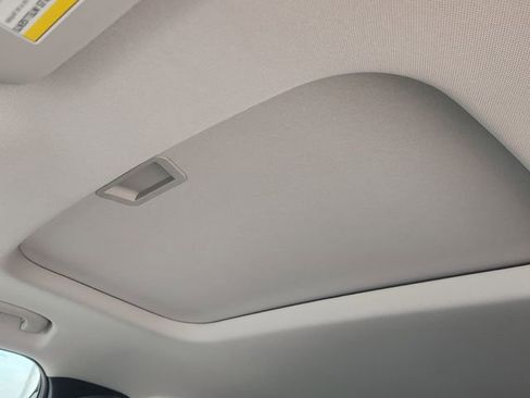 Used 2026 Chevrolet Trax LT w/ Sunroof Package image 25