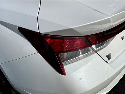 Used 2021 Hyundai Elantra SEL w/ Cargo Package FWD image 22
