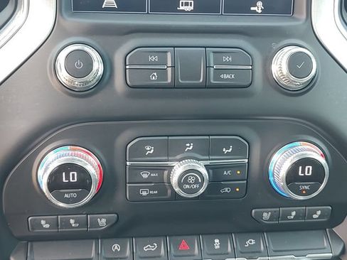 Used 2021 GMC Sierra 1500 SLT AWD/4WD image 16