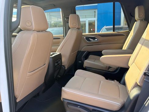 Used 2023 Chevrolet Tahoe Premier w/ Premium Package 2 AWD/4WD image 12
