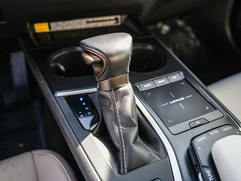 Used 2021 Lexus UX 200 w/ Accessory Package (Z2) FWD image 19