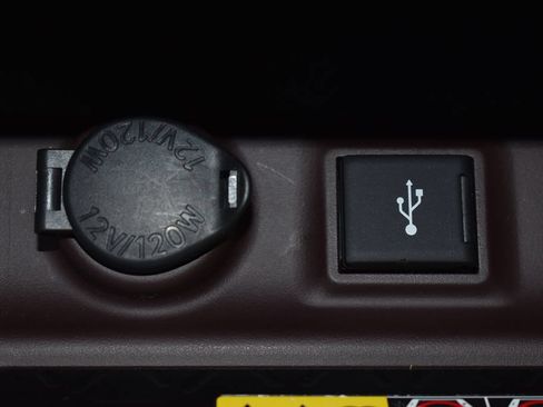 Used 2022 Toyota RAV4 Limited AWD/4WD image 24