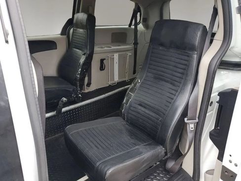 Used 2019 Dodge Grand Caravan SE FWD image 19