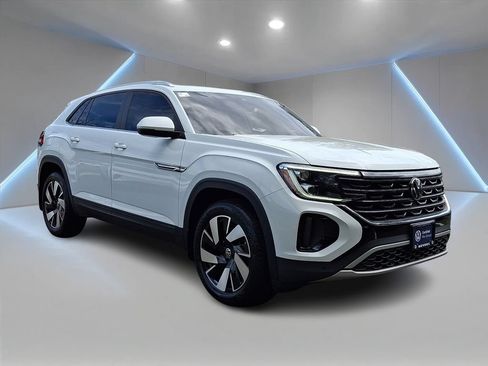 Certified 2024 Volkswagen Atlas Cross Sport SE w/ Panoramic Sunroof Package AWD/4WD image 3