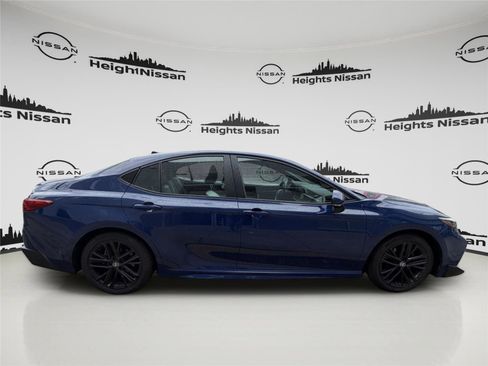 Used 2025 Toyota Camry SE FWD image 5