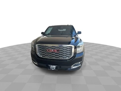 Certified 2020 GMC Yukon XL Denali w/ Denali Ultimate Package AWD/4WD image 3