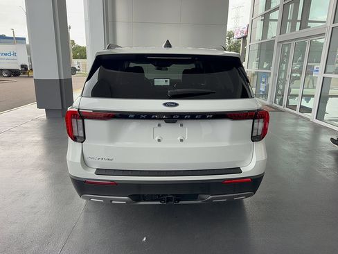 Certified 2025 Ford Explorer Active w/ Active Comfort Package RWD image 6