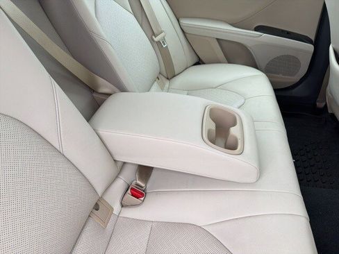 Used 2022 Toyota Camry XLE image 37