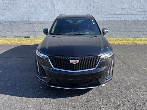 Used 2025 Cadillac XT6 Sport w/ Technology Package image 2