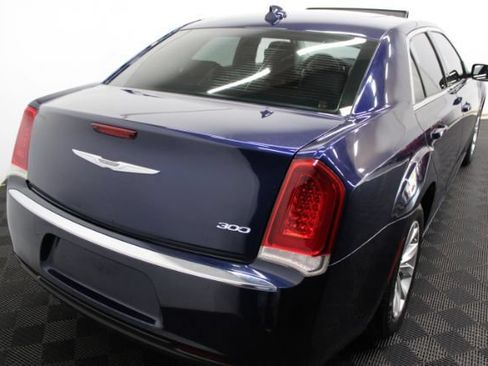 Used 2016 Chrysler 300 Limited RWD image 5